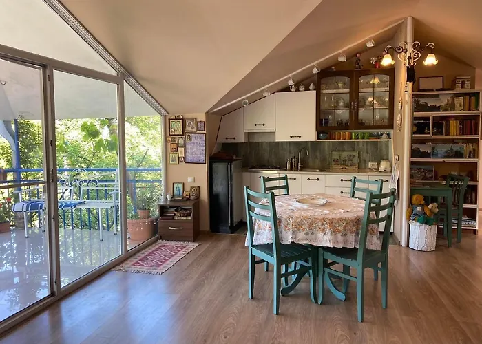 Nino\'S Veranda Apartment