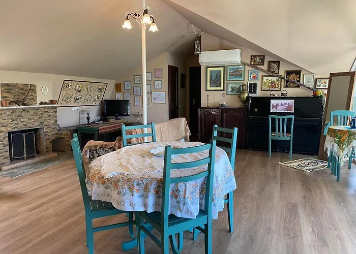 Nino\'S Veranda Apartment